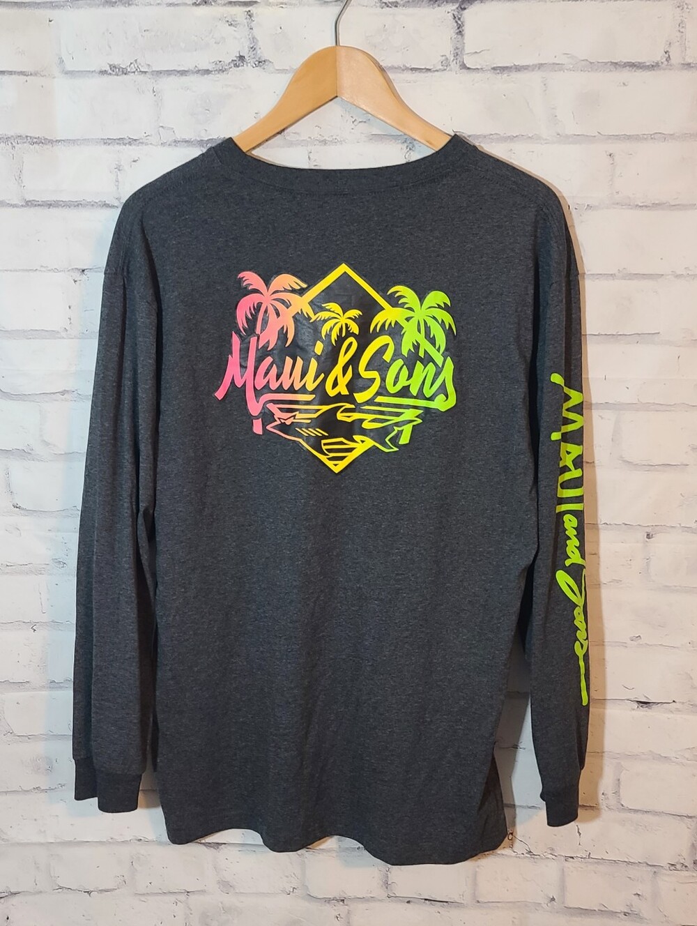 Maui and Sons Gray Long Sleeve Graphic Print Crew Neck Tee Shirt, L